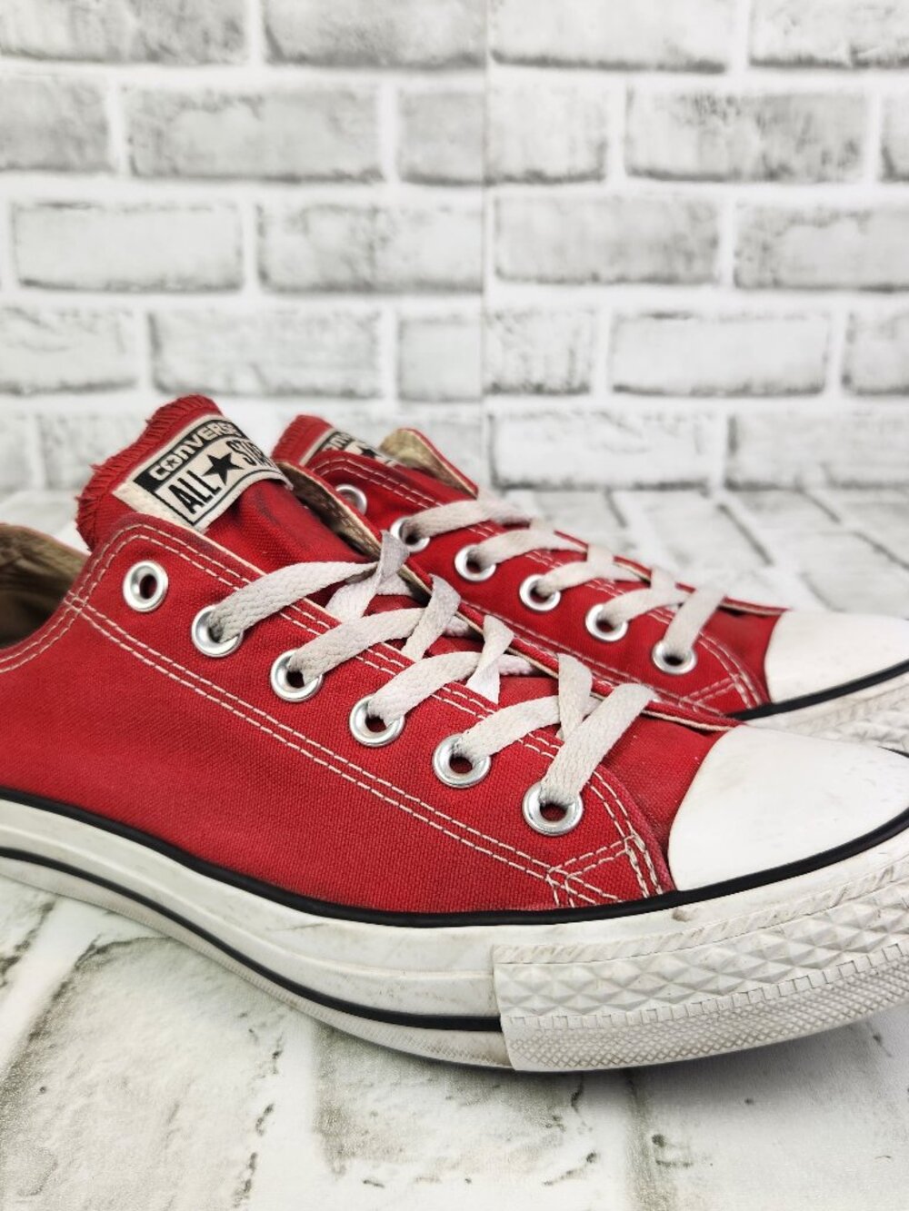 Converse Chuck Taylor All Star Women's 9 Men's 7 Red Classic Low Sneaker Shoes